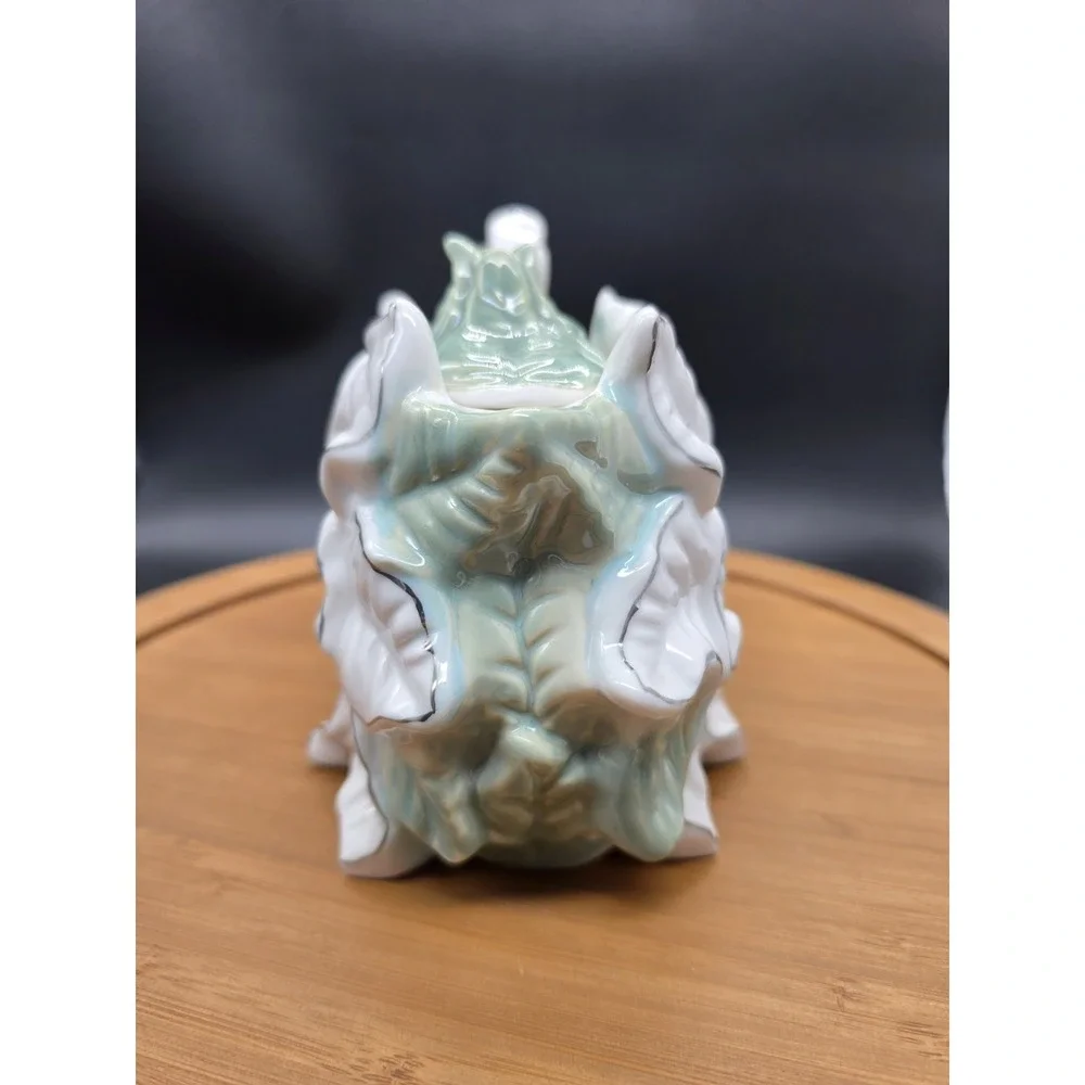 Vintage White Poinsettia Teapot Green Leaves Gold Gilt  Beautiful‎ Tea Pot